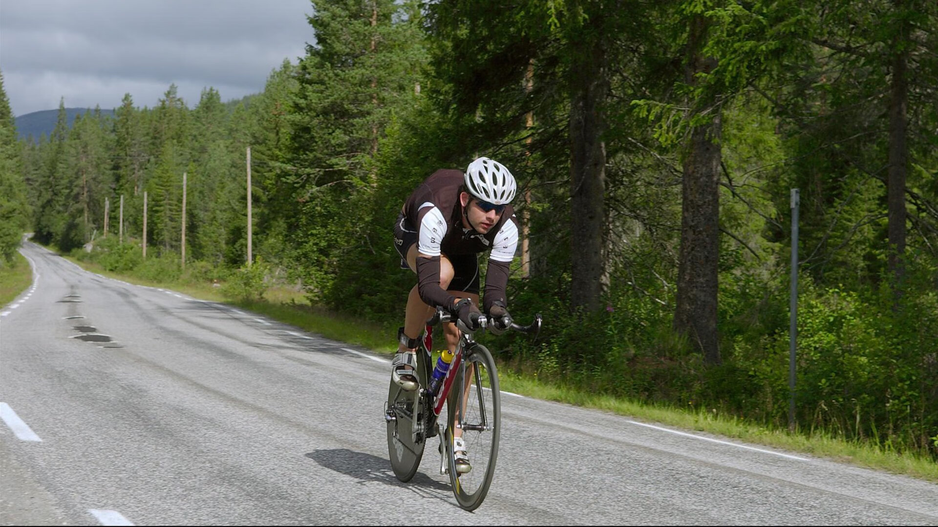 中超“东海德比”青岛海牛主场1比1战平上海申花 门柱两度成比赛主角